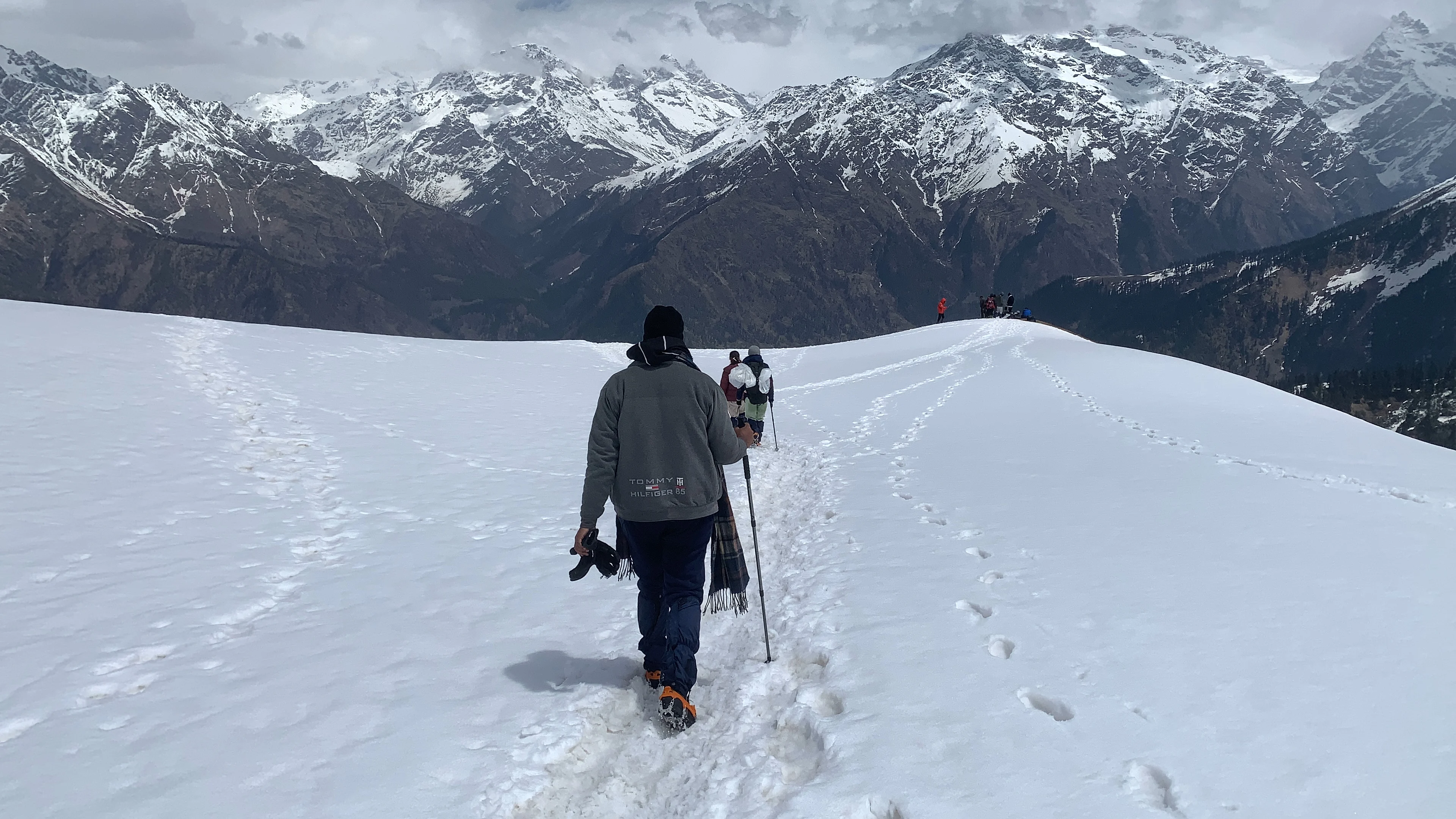 SAR PASS TREK